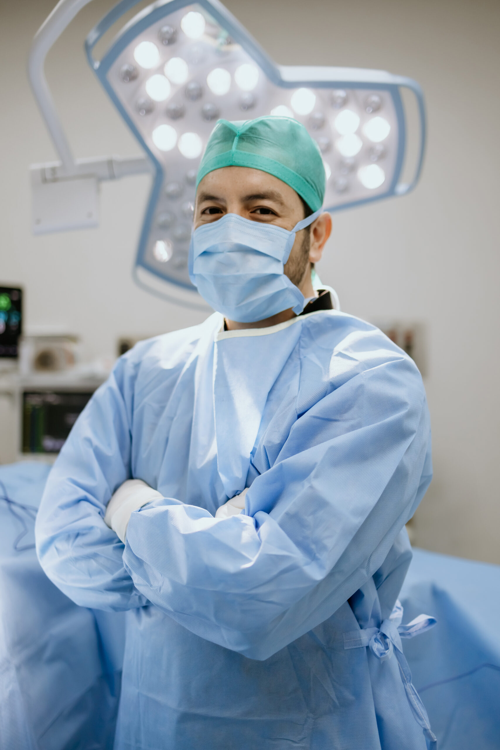 Home 9 Dr. Álvaro Carrasco, especialista en urología